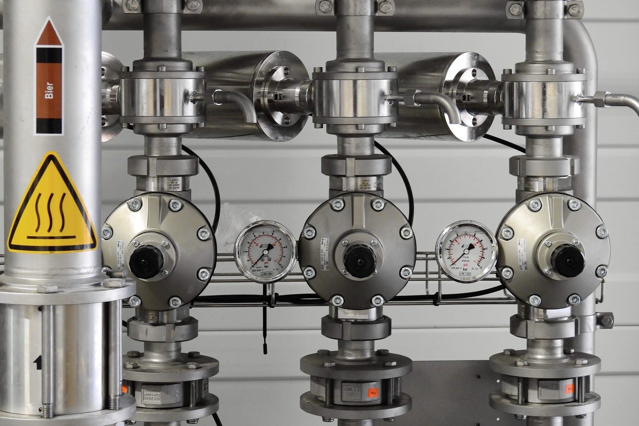 metal-pipes-plumbing-pressure-372796